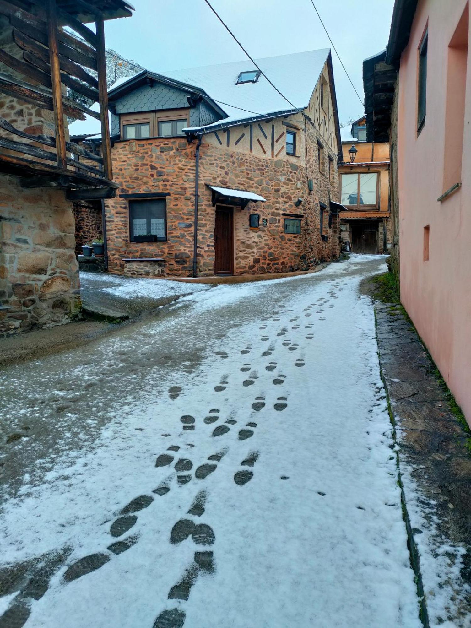 Casa De Turismo Rural Sardom2 Bembibre  Eksteriør bilde